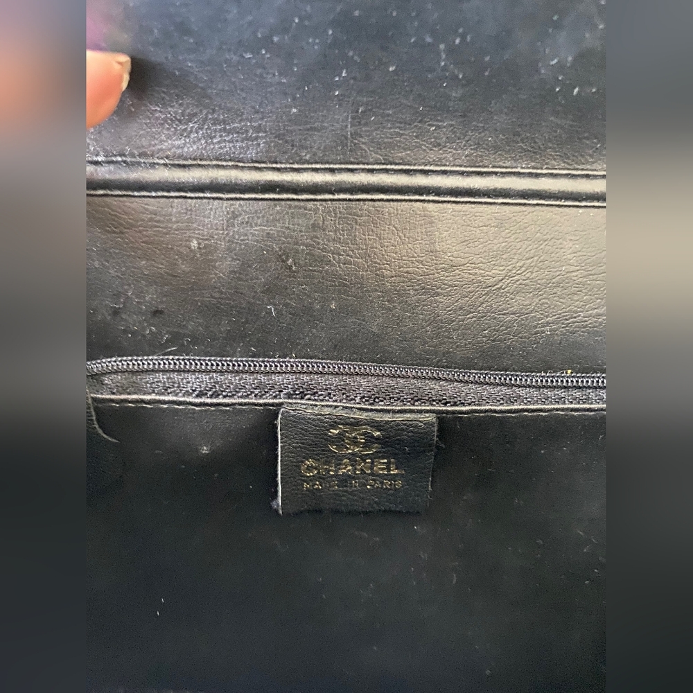 AUTHENTIC VINTAGE BLACK CHANEL PURSE - Picture 6 of 7